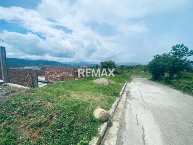 EN VENTA TERRENOS ubicados en Rubio, Estado Táchira! Excelente Oportunidad! Municipio Junin, sector La Quiracha parte Alta. DISPONIBLES 150