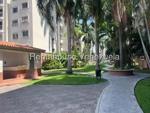 Julio Martínez Vende Cómodo Apartamento Al Oeste De Barquisimeto, Remodelado Con Acabados De Lujo, Listo Para Habitar.