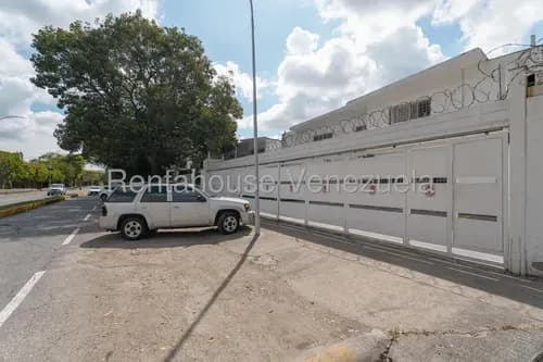 Ym // Excelente Casa Comercial En Alquiler - Chuao // Mls #26-19566
