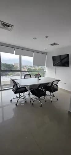 En Alquiler Oficina 30m2 En Concepto La Granja Torre Empresarial, Planta 100%, Pozo. A1. Solo Clientes