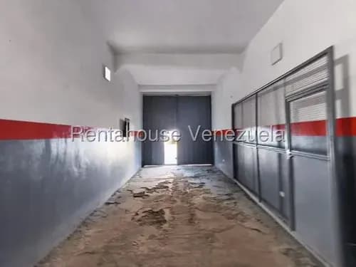 Daniela Linarez Vende Excelente Galpón Versátil De 951 M2 Techado, Piso De Alta Resistencia, Estructura De Primera Ubicado En El Centro De Barquisimeto