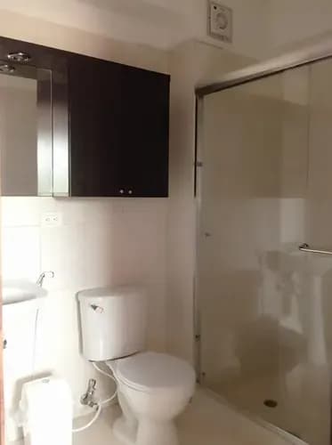Exclusivo Apartamento Tipo Estudio Totalmente Amoblado En Piso Medio Con Pozo Propio, Planta Eléctrica Y Puesto Techado Urbanización La Trigaleña, Conjunto Residencial Vesubio Suite Dy-skp