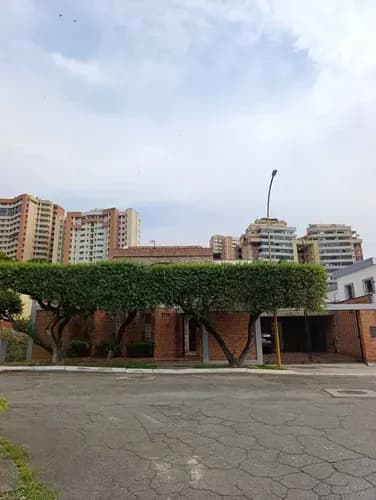 Casa En Venta En Valencia Urb. Las Chimeneas Valencia Conjunto Cerrado Casa De Dos Niveles Vende Dayanna Vasquez