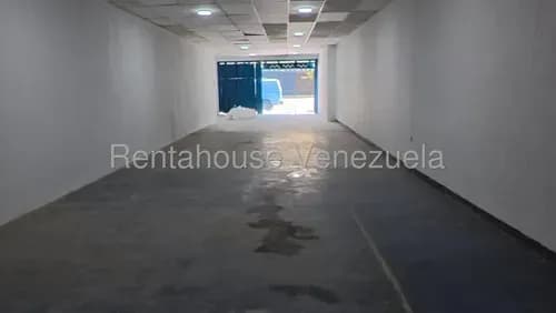 Daniela Linarez Alquila Local Comercial A Pie De Calle De 140 M2 Con 2 Baños, 2 P/estacionamiento. Listo Para Establecer Tu Negocio. Zona Altamente Transitada En El Centro De Barquisimeto