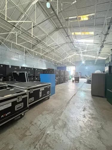 Galpón En Alquiler Con Oficinas Y Gran Estacionamiento Interno En Boleita Norte Mv