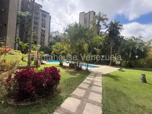 Ng 26-16945 Cómodo Apartamento En Alquiler El Picacho, San Antonio De Los Altos. Salones De Fiesta, Piscinas, Parques Y Canchas. Piso Bajo, Servicio De Agua Constante.