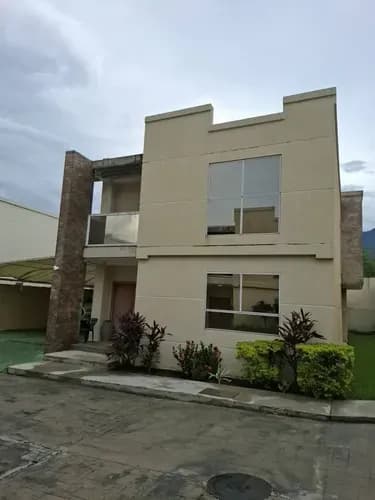Se Vende Casa Obta Gris. Urb El Castaño. Maracay