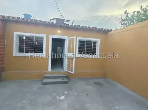Lcda. Milagros Carrasquel Casa Venta Cabudare Lara La Piedad Norte Economica Residencial Economico Código Inmobiliaria Rent-a-house 26-18016