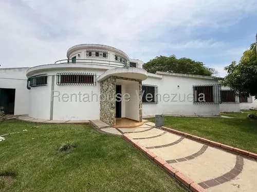 Casa Con Una Arquitectura Circular Única. Diseño, Autonomia Y Exclusividad En La Mejor Zona De La Ciudad. Disfruta De Seguridad 24 Horas, Pozo Propio De La Zona Y Tanque De 18.000 Litros.