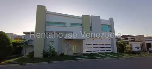 Venta De Casa Quinta De Lujo En Urbanismo Cerrado San Miguel #25-18517
