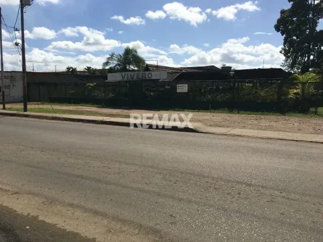 Se Vende Galpon y casa en un terreno de 10.000 mtrs en Santa Elena de las Piñas