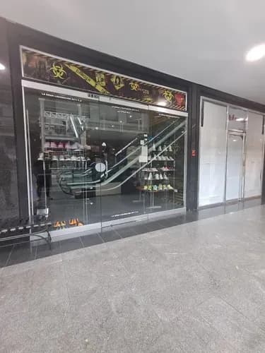 Carolina Romero Vende Local En El Centro Comercial El Cristal, Naguanagua Ell-082. Sólo Clientes