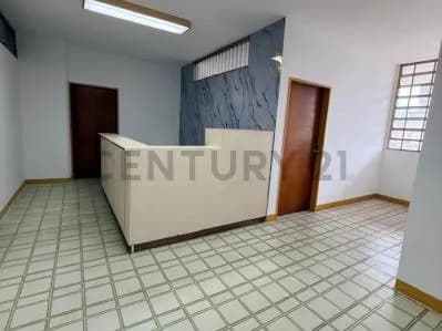 VENTA COMODA OFICINA EN EL CENTRO DE LA CIUDAD