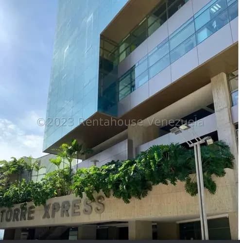 Venta Moderna Oficina En El Centro Comercial Expres De Macaracuay 243035 Ijp