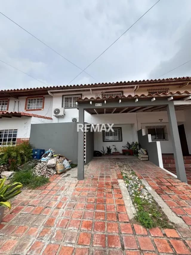Oportunidad en el Este de Barquisimeto Casa de dos niveles Urb.Valparaiso brqto edo Lara