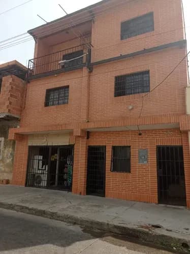 Herminda. Ofrece Venta De Inmueble Comercial De 2 Pisos En La Candelaria