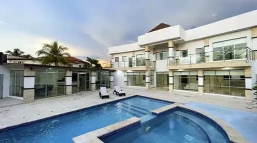 Lujosa Villa Moderna Con Muelle Privado, Lecheria