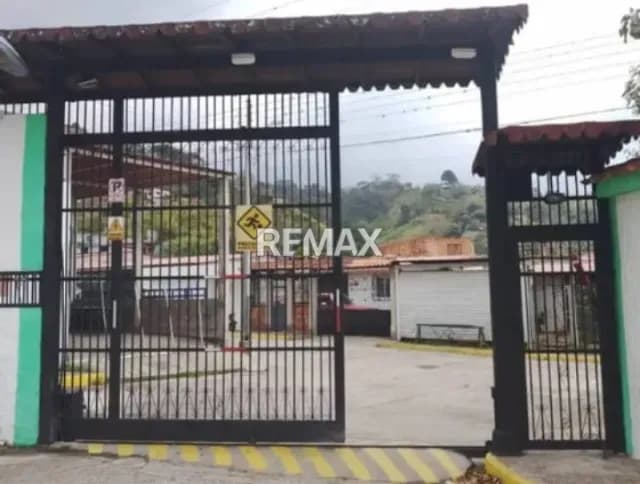 En venta Casa + Apartamento llanitos via cordero