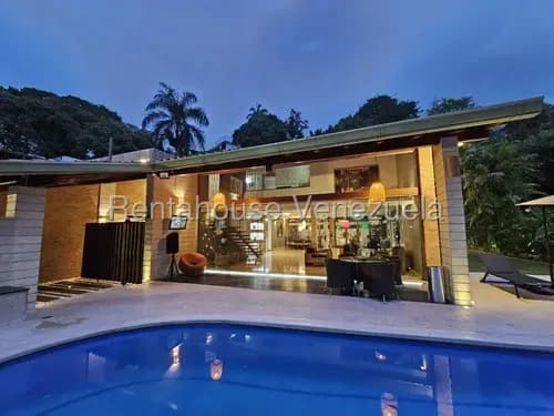 LG Vendo Hermosa Casa De Revista En La Urb. Lomas De Chuao, Con Planta Eléctrica