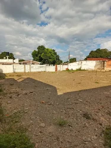 Hc En Venta Terreno En Av Principal De Ciudad Alianza Municipio Guacara Consta De 700mts Posee Agua Y Luz Tiene Frente Hacia La Av Principal , Y Hacia La Urbanizació