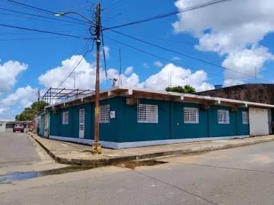 En Venta Amplia Casa en Barrio Francisco de Miranda (Los Guaritos)