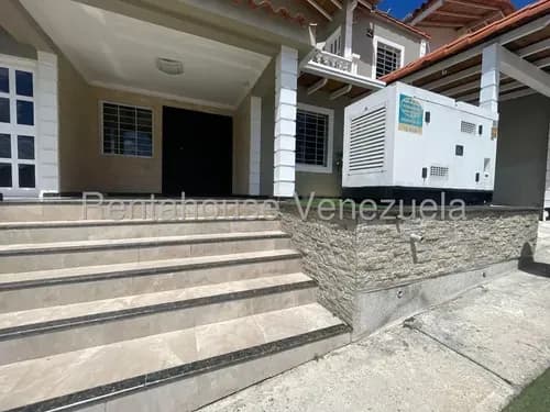 Rentahouse Lara Vende Encantadora Casa De 180 Mts Al Este; 4 Hab + Estudio, Bar, Planta Eléctrica De 12 Kva, Tanque De 15.000 L Y Seguridad. ¡confort Total Y Acabados De Primera!