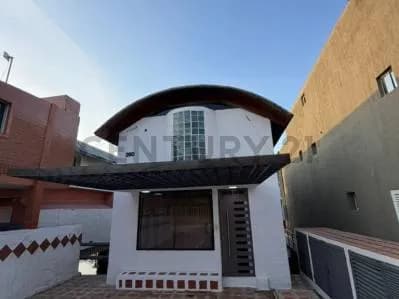 Casa en venta en CASA BOTE C Lecheria con muelle