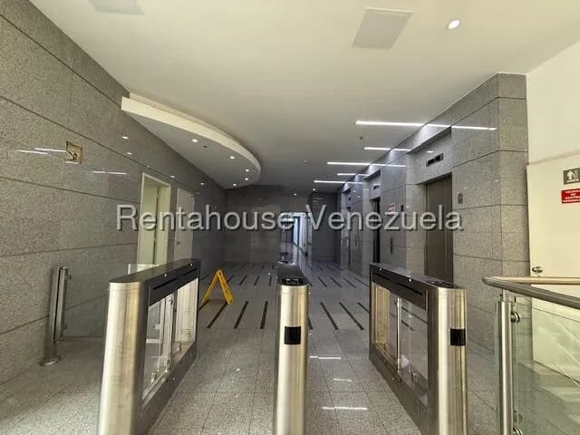 Comercial (Oficina) en Alquiler en Santa Paula, Distrito Metropolitano