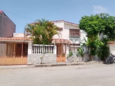 Casa Dúplex con Vista al Cerro Matasiete y Anexos Independientes