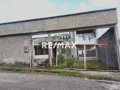 En Venta Casa en Obra Gris en Calle El Águila , Pirineos parte baja, Av. Francisco Cardenas
