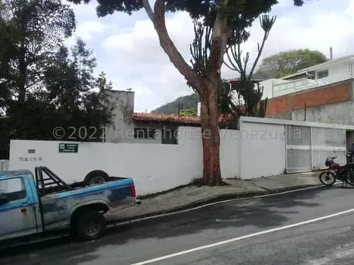 Agp Casa En Venta En Altamira, 784 Mts2 Ubicado En Esquina, Vista Al Ávila 23-2443