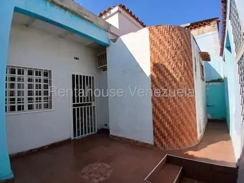 Maria Luisa Mendoza Vende Esta Estupenda Casa En Barquisimeto Centro Ideal Para Uso Comercial O Residencial Con 600m2 En Optimas Condiciones Contactame 2 6 1 3 6 9 8.