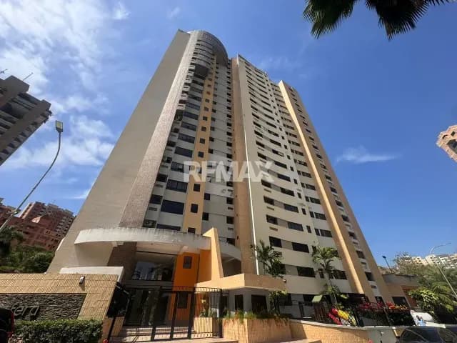 Se alquila apartamento en al Urb, Valle Blanco Edificio Estratósfera. Urbanización privada con vigilancia 24-7