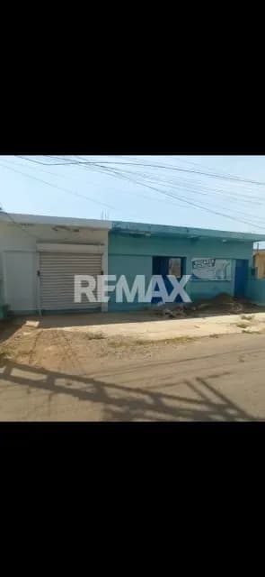 Se vende local con exelente ubicación puerta maraven