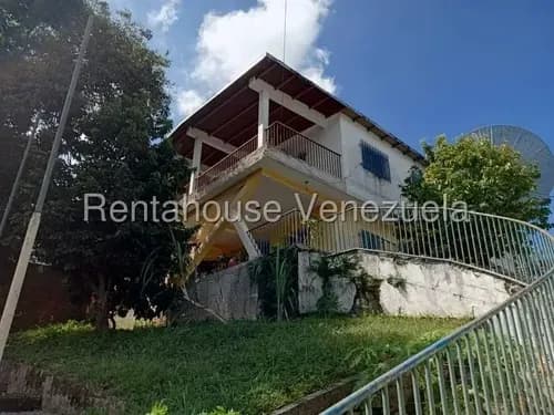 Amplia Y Acogedora Casa Ubicada En Miranda Carabobo, Casa Rodeada De Hermsa Vegetacion, Cuenta Con Piscina, 1200 Mts De Terreno Propio, 600 Mts De Costruccion