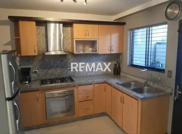 Se ofrece en Venta Thowhouse en Villas La Encantada. San Diego.