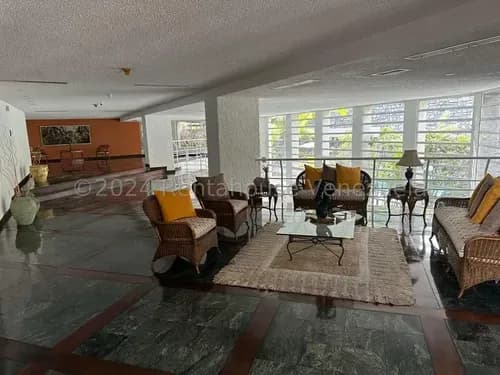 Apartamento En Venta En Altamira Planta Baja Con Terraza, Jardín Y Una Hermosa Vista Al Avila