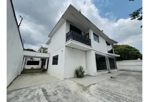 Se Vende Casa 648m² 18h/3b/12p Chuao