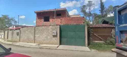 Venta De Casa De 380 Mts² (en Construcción) En Colinas De Carrizales.