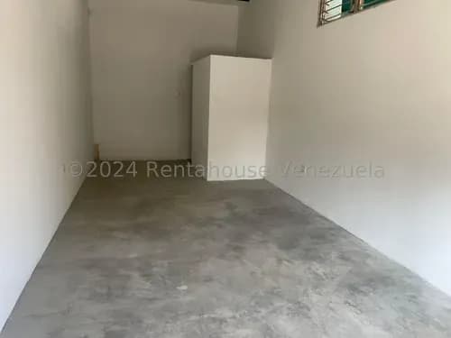 Maritza Lucena Te Ofrece En Alquiler Amplio Local Comercial En Centro-este De Barquisimeto, Alto Flujo Vehicular Y Peatonal.