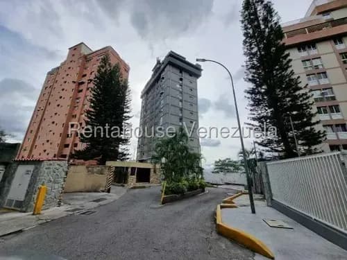 Agp Apartamento En Venta En Colinas De Santa Mónica, Remodelado, Sin Falla De Agua 26-7679
