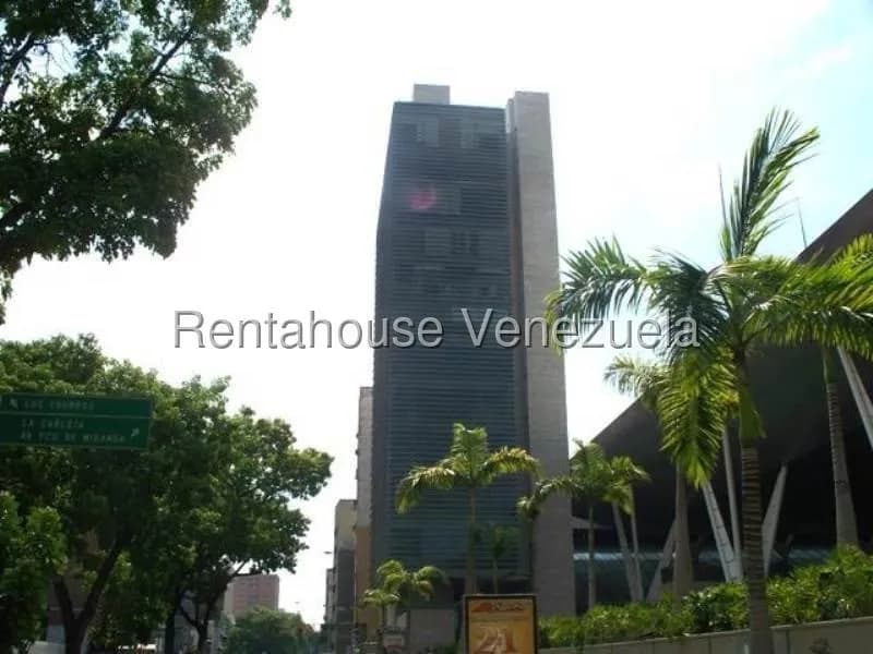 Comercial (Oficina) en Alquiler en Los Dos Caminos, Distrito Metropolitano