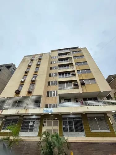 Edificio Offimeca, Apartamento De 105 Metros Cuadrados, Piso 1, 3 Habitaciones, Dos Baños, Área De Cocina.