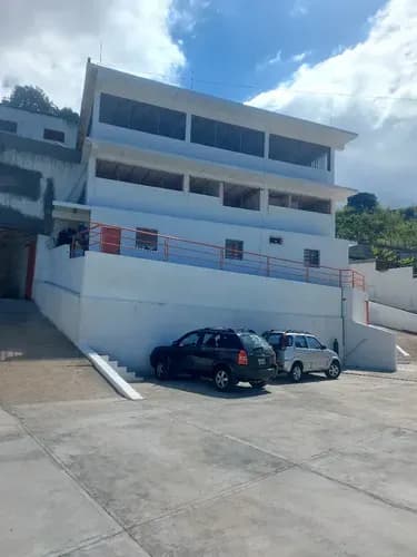 Galpón Industrial De 2.100 Mts