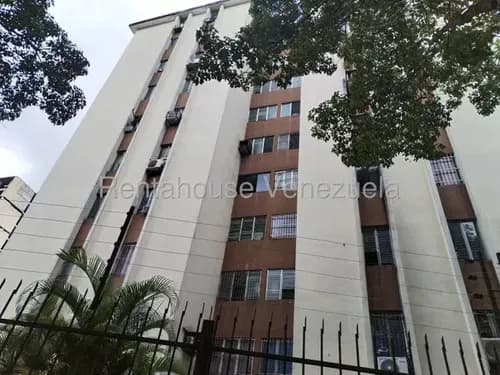 Nereida Lebrum Ofrece Apartamento En Venta En Zona Cotizada, Edificio Con Mucha Cercanía A Centros Comerciales, Farmacias, Panadería Y Comercios Y Transporte Publico. Cod. #26-18465 Cliente Directo .