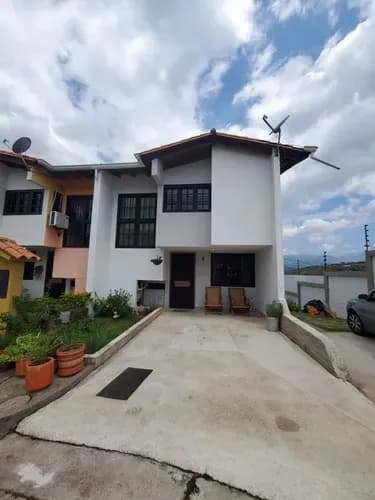 Casa Amoblada + Apartamento Anexo En Urbanización Villa Flor, La Machirí