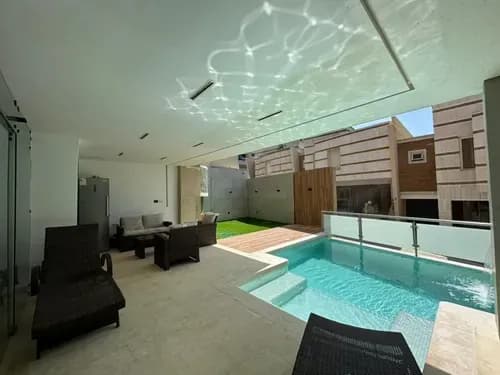 Venta De Exclusivo Townhouse En Resd. Mykonos Tzas. Del Country 360 M2 En 3 Niveles Totalmente Remodeladoplanta Eléctrica Totalpozo De Agua Maletero Acceso Vigilado Las 24 Hora 3 Anillos. Rg