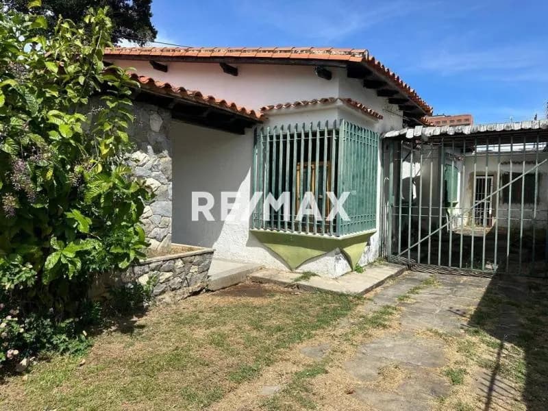 ALQUILER CASA COMERCIAL, UBICADA EN ZONA COMERCIAL DE LA URB. EL VIÑEDO