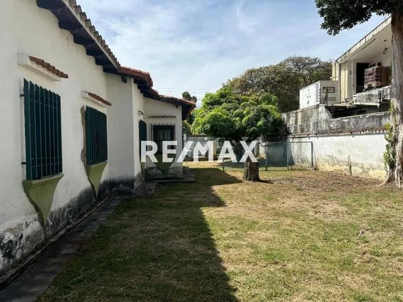 CASA COMERCIAL EN VENTA, UBICADA EN ZONA COMERCIAL DE LA URB. EL VIÑEDO