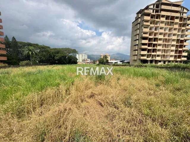 VENTA DE TERRENO CON ZONIFICACION MIXTA EN MAÑONGO